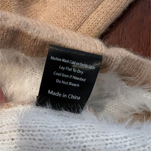 POL Daisy Fuzzy Hooded Oversized Sweater Tan White Floral Unique Pullover Small - Picture 10 of 15